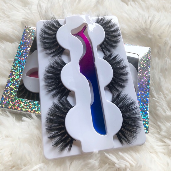 Lashes - Picture 2 of 3